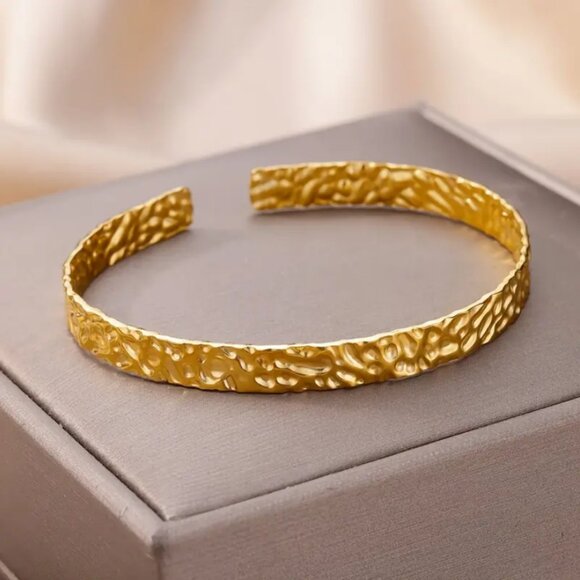 14K Gold Womens Etched Bangle Cuff Bracelet Ladies Hammered Style 14 K Jewelry